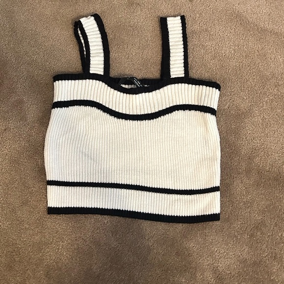 Black and White Crop Top - Picture 1 of 3